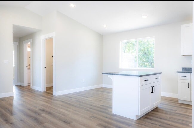 Building Photo - 325 S 285 W