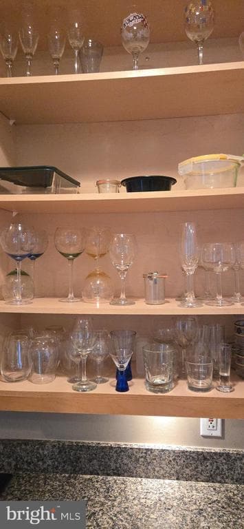 Foto del edificio - 717 S Christopher Columbus Blvd