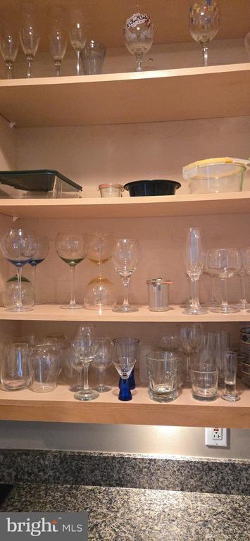 Building Photo - 717 S Christopher Columbus Blvd