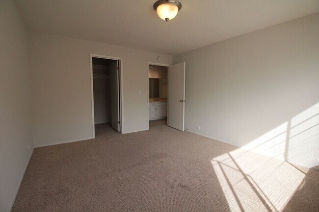 Foto del edificio - 1919 Garden Dr