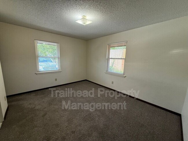 Foto del edificio - 816 E Walnut St