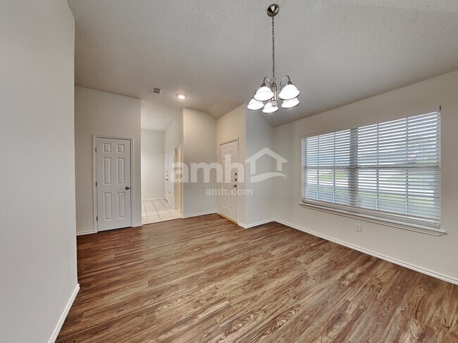 Foto del edificio - 1041 McKavett Dr