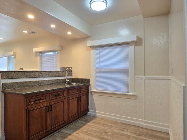 Foto del edificio - 450 S Shoreline Blvd