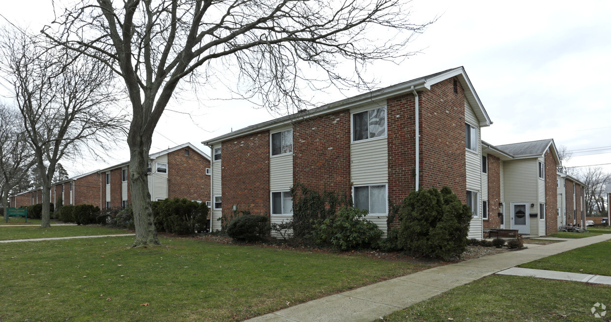 Foto principal - Lloyd Manor Apartments