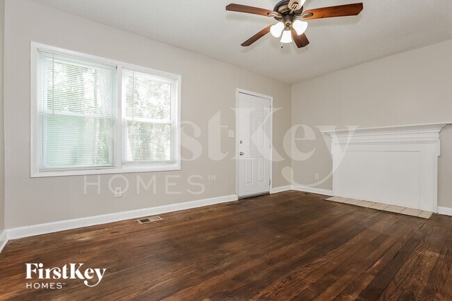 Foto del edificio - 1731 N Olympian Way SW