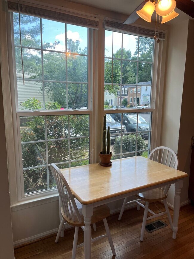 Foto del edificio - Well Mainainted -TH for Rent in Burke - 3 ...