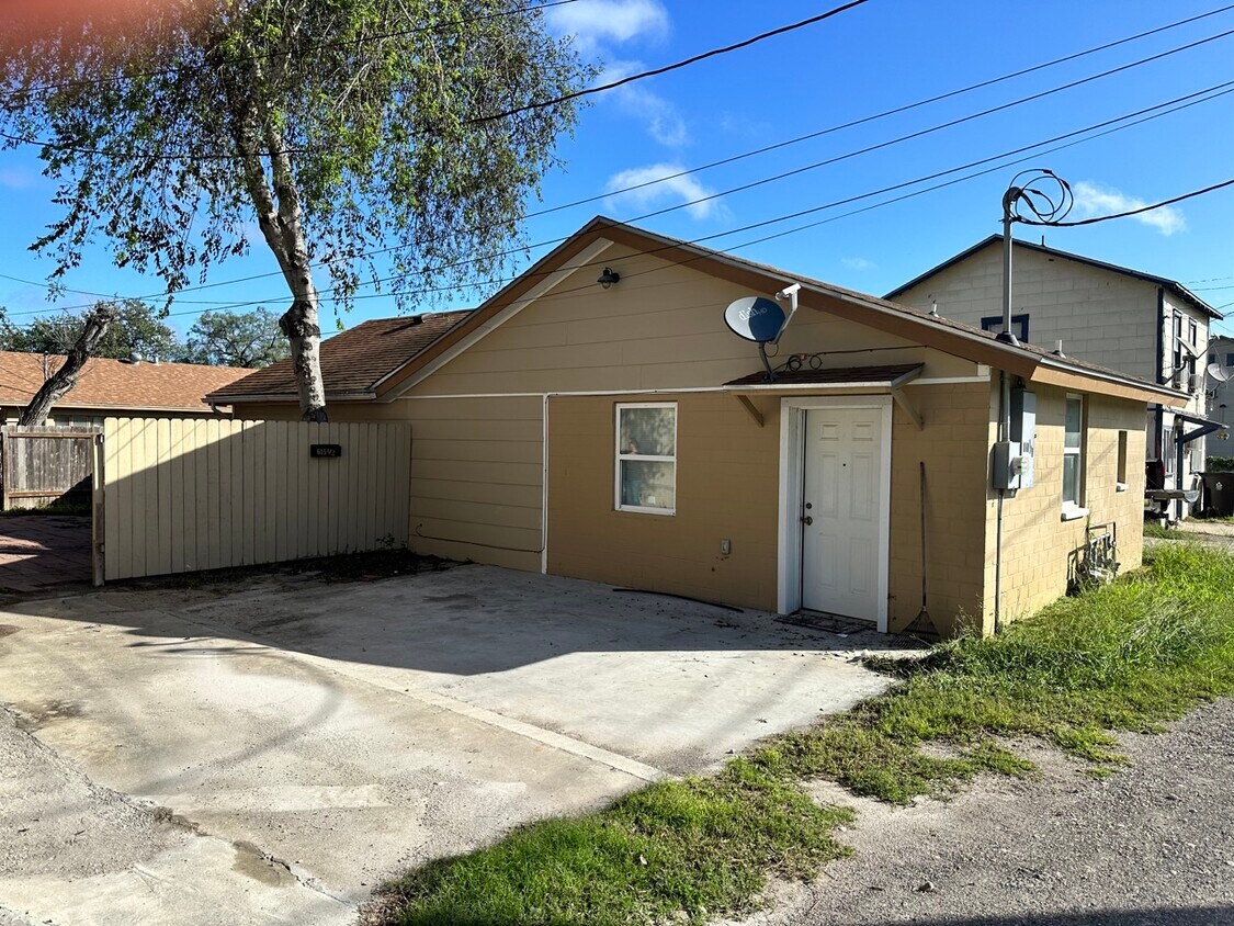615 W Nettie Ave, Kingsville, TX 78363 Townhome Rentals in Kingsville