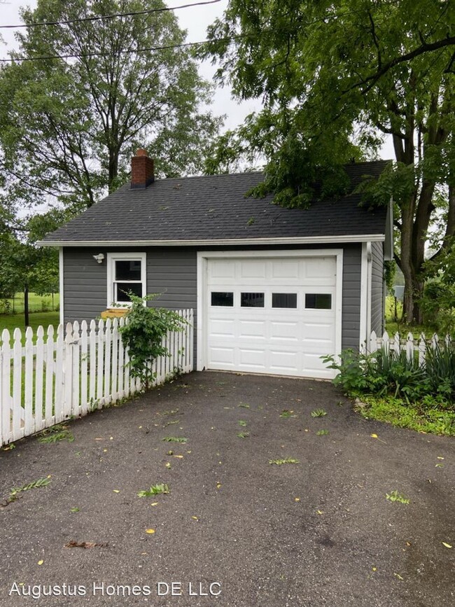 Building Photo - 2 br, 1 bath House - 349 Elm St