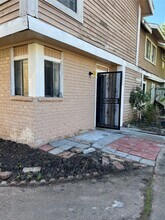 Building Photo - 8405 Wilcrest Dr