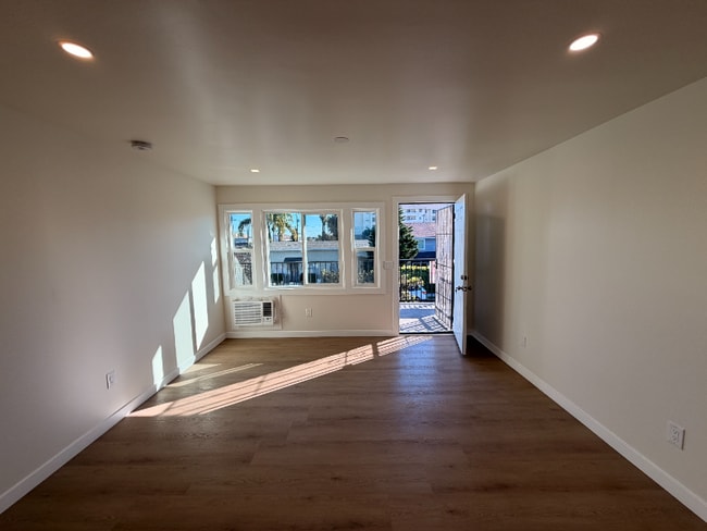 Photo - 1443 Linden Ave Apartment