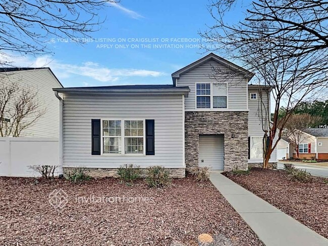 Building Photo - 573 W Oaks Dr