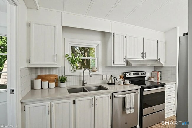 Building Photo - 9 Crescent Park Rd