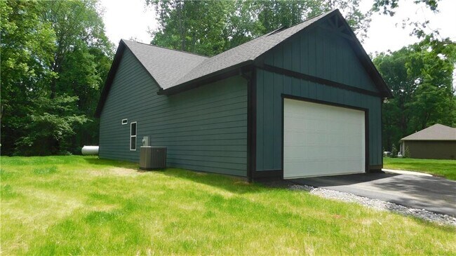 Foto del edificio - 738 Leonard Pruitt Rd
