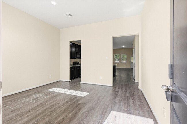 Foto del edificio - 6131 Carpenters Cove Ln