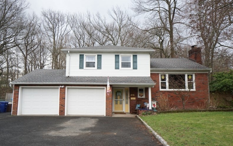Primary Photo - 415 Valley Rd
