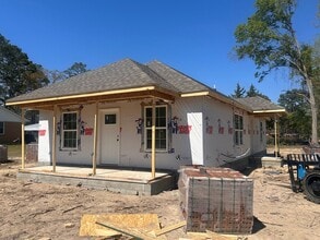 Building Photo - 1528 Hall Way