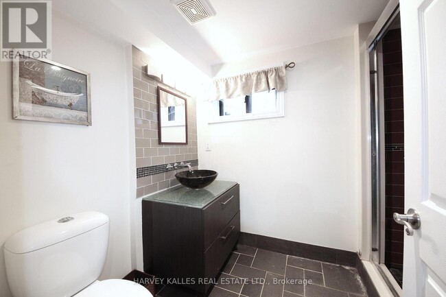 Photo du bâtiment - 19 Fallowfield Rd