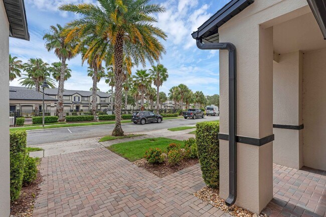 Building Photo - Beautiful 2 Bedrooms & 2.5 Baths Townhome ...