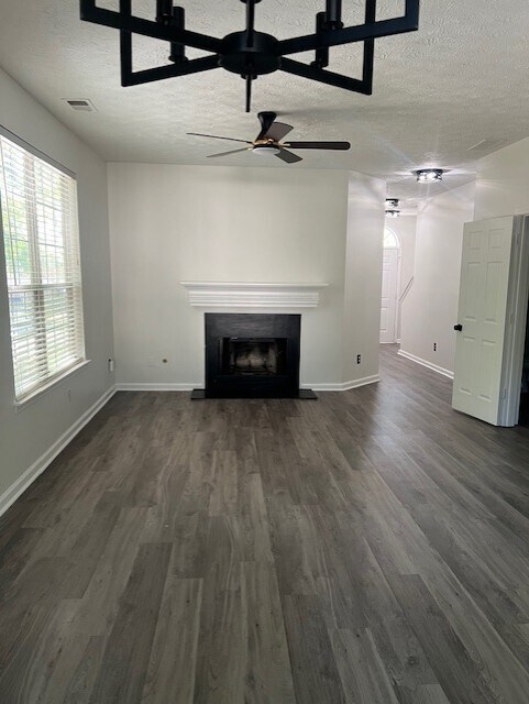 Foto del edificio - 5895 Terremont Cir