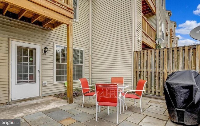 Foto del edificio - 6809 Stone Maple Terrace