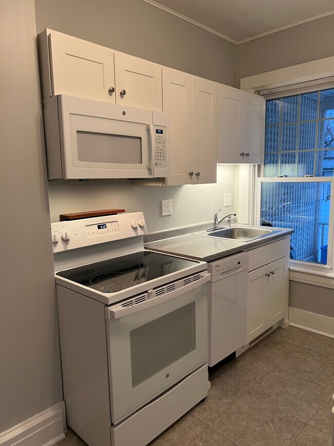 Kitchen - 8 Grove St