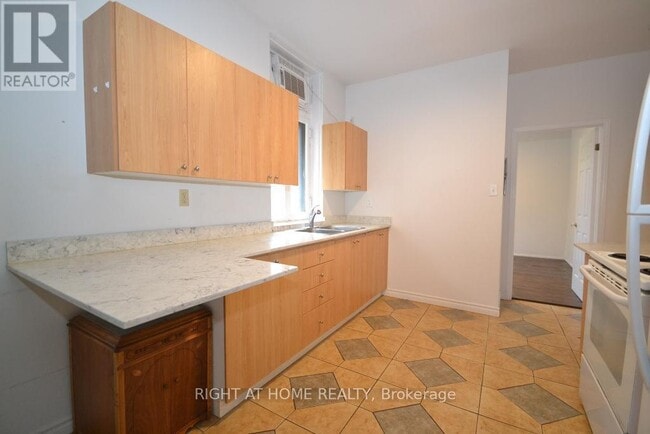 Building Photo - 17 Marlborough Ave