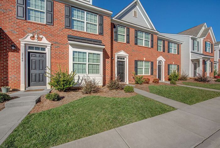 Foto del edificio - Hard to find - 3br Townhome in Gastonia, NC- Available Now!
