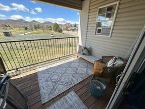 Building Photo - 12304 W Cross Dr