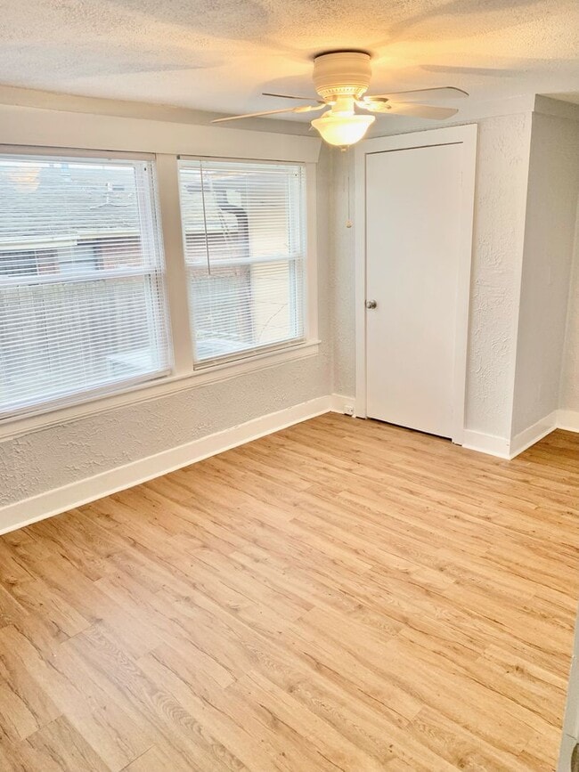 Building Photo - 3 Bedroom 1 Bath East Nashville Charmer fo...