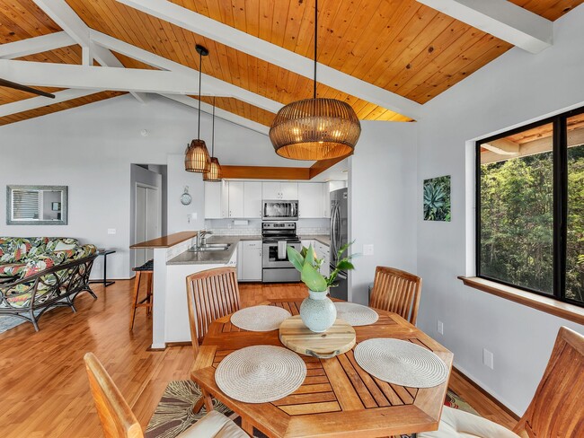 Foto del edificio - 2 Bedroom Home with Carport & Workshop & B...