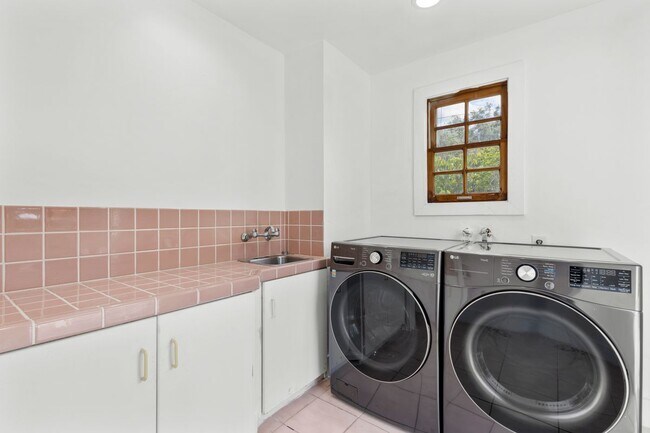 Building Photo - 11110 Charnock Rd