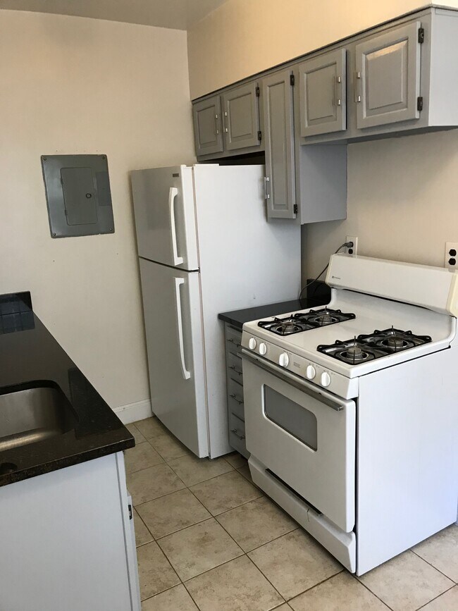 Kitchen - 4491 MacArthur Blvd NW