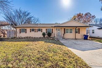 Building Photo - 2976 Mark Twain Dr