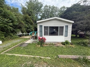 Building Photo - 20 Tanglewood Park Dr