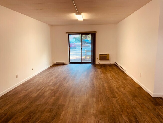 Living Room - 85 Commons Dr