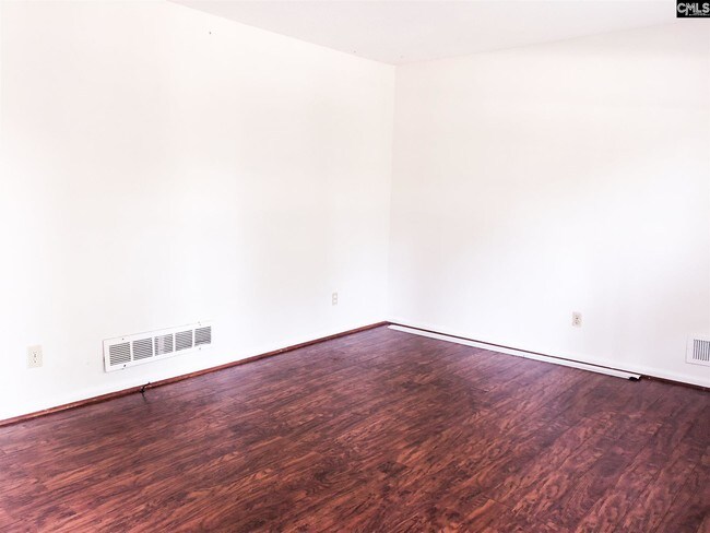 Foto del edificio - 225 Stirlington Rd