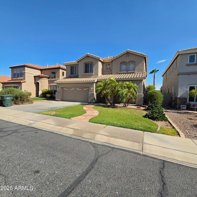 Building Photo - 2709 W Redwood Ln