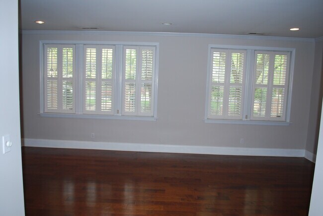 Living room facing Wydown - 7540 Wydown Blvd