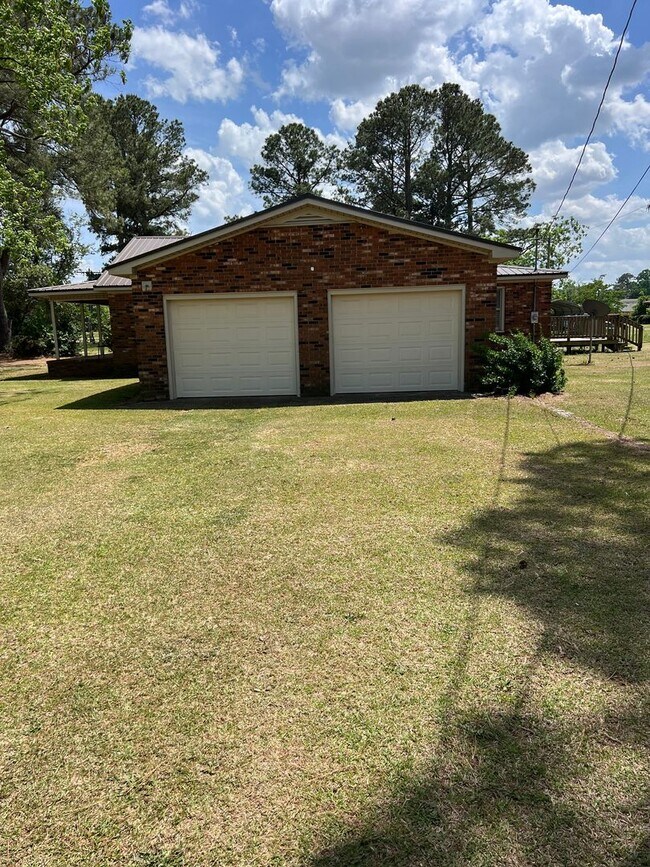 Foto del edificio - ADORABLE 2 BR | 2 BA Brick Ranch in LaGran...