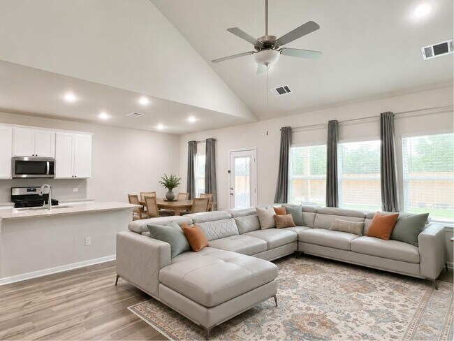 Building Photo - 1600 Longhorn Ranch Dr