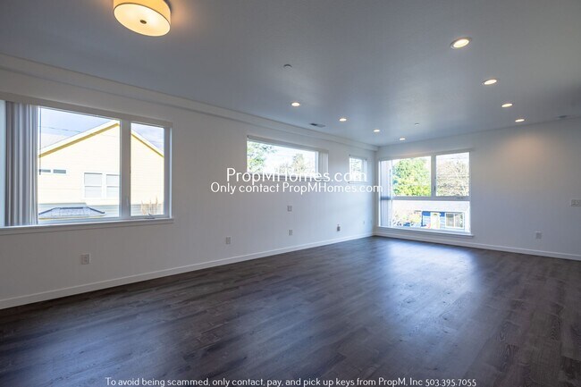 Building Photo - Three Bedroom Retreat with Off-Street Parking and Private Balcony! DEPOSIT SPECIAL