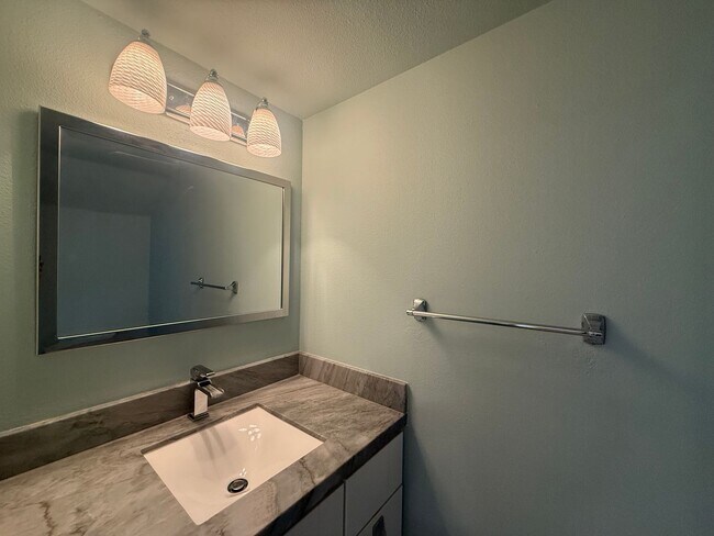 Foto del edificio - Beautiful 2B/2.5BA Townhouse in Carmel Val...