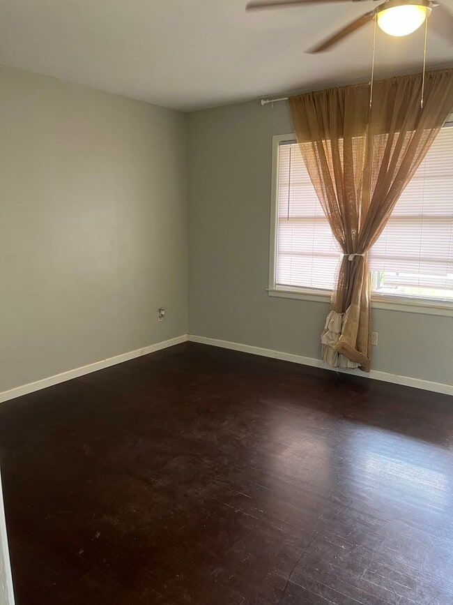 Foto del edificio - 3 BEDROOMS, 1.5 BATH, 1 CAR GARAGE