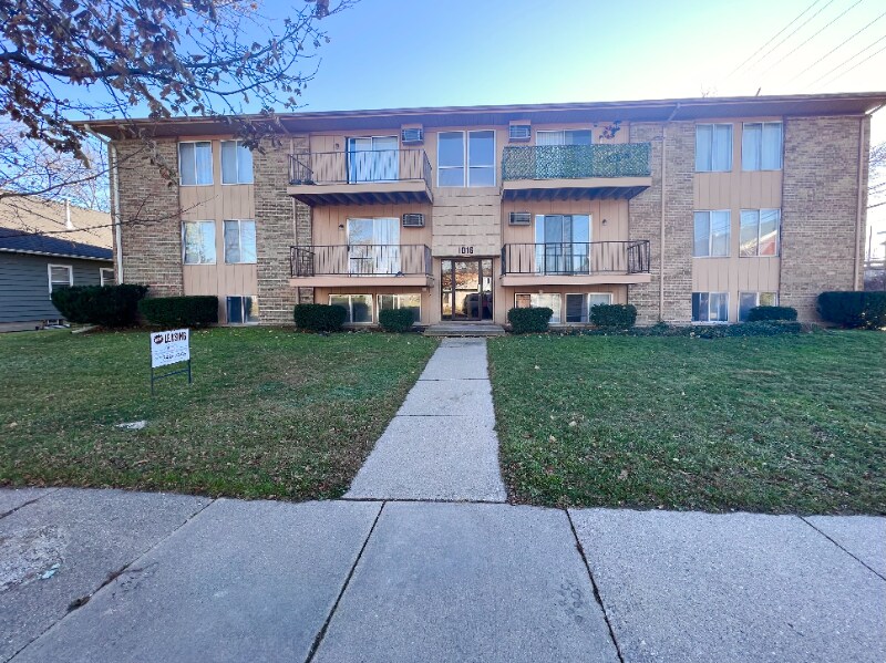 1016 E Greenlawn Ave Unit 7, Lansing, MI 48910 Room for Rent in