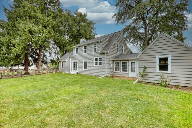Building Photo - 645 Hi View Ct