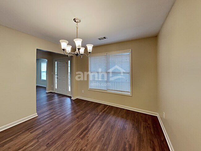 Foto del edificio - 4649 Camelot Drive