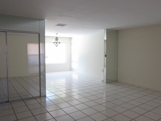 Foto del edificio - 39220 Karen St
