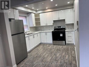 Building Photo - 513 Oakwood Ave