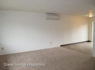Building Photo - 543-545 NE 81st Ave