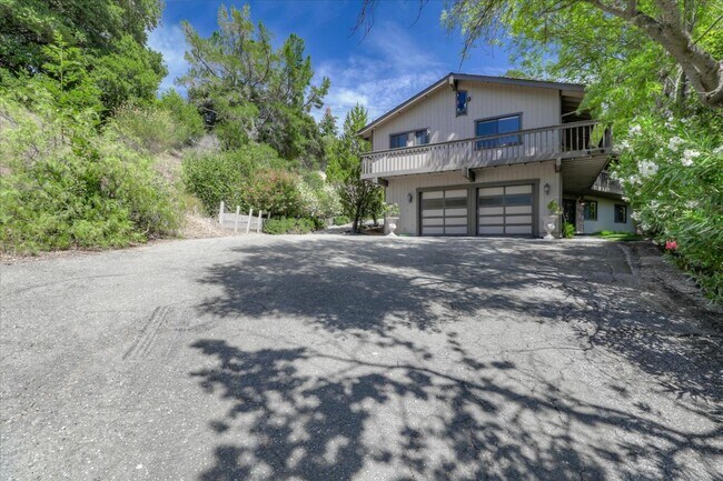 Building Photo - 12020 S El Monte Ave